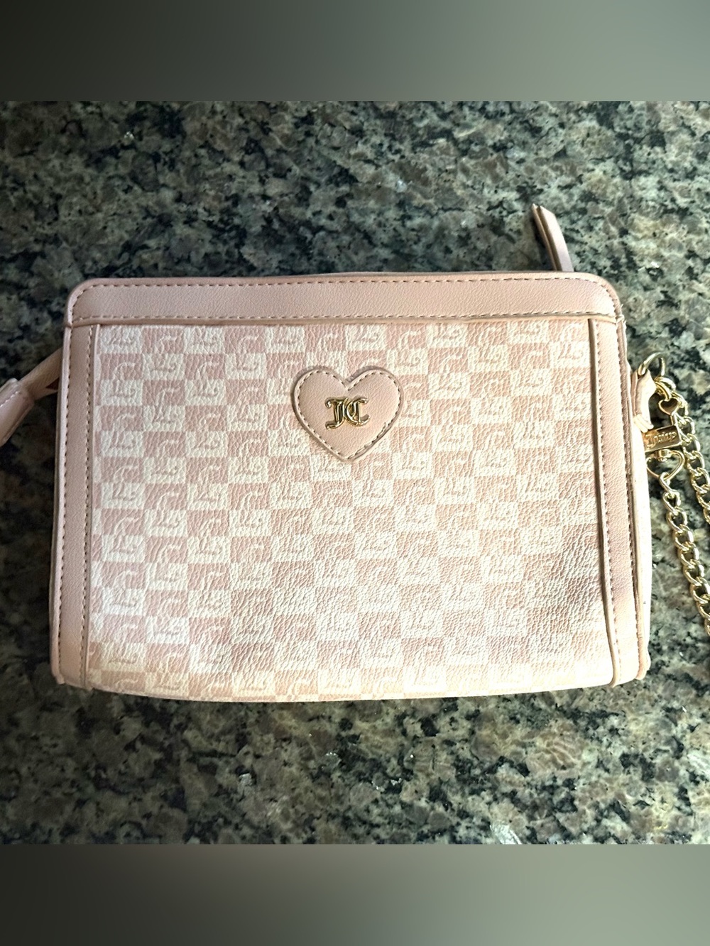 NWOT Juicy Couture Light Pink Heart Logo Zip Wristlet Clutch